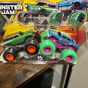 Monster Jam Avenger Truck Duo - Green and Blue